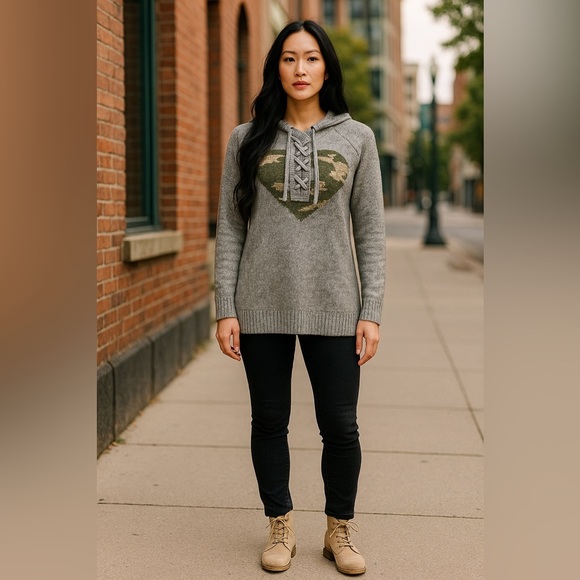 Torrid Women’s Camo Heart Chunky Knit Hooded Raglan Sweater Size 2 Cozy Pullover - Picture 1 of 10